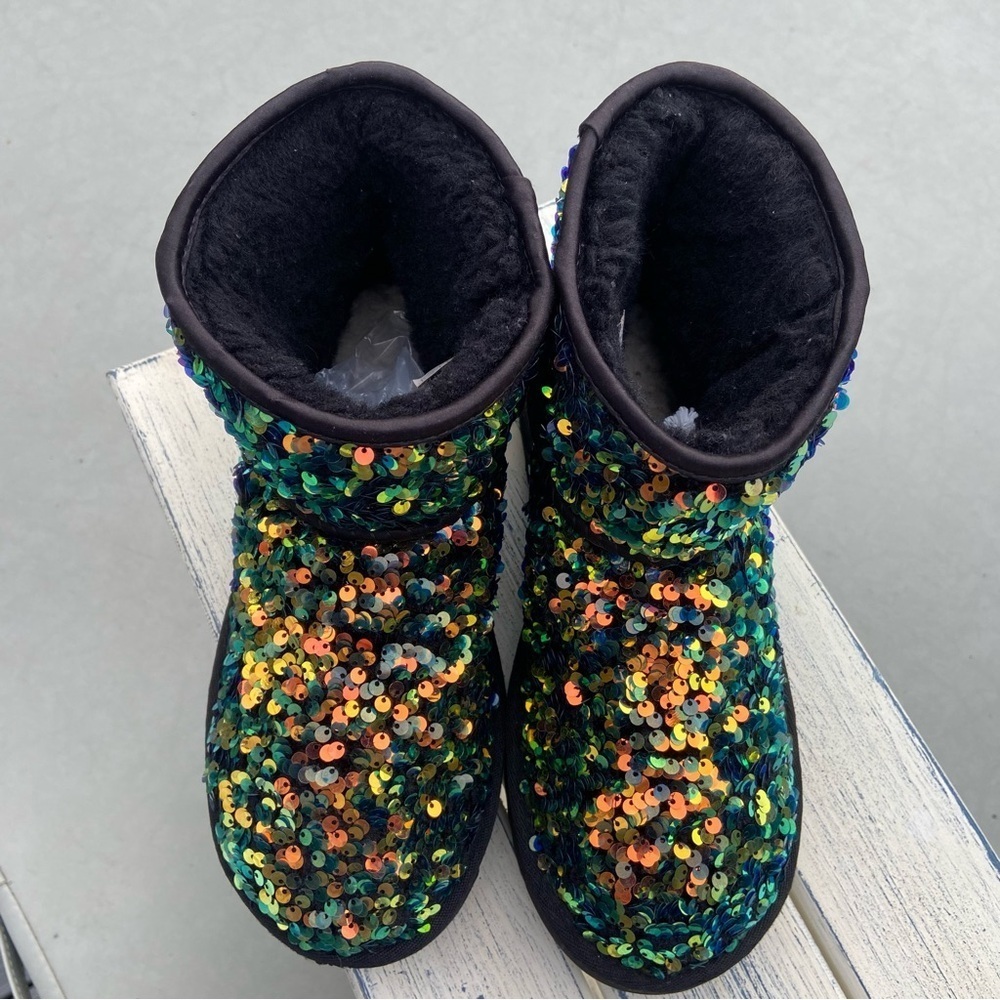 UGG Classic Short Sequin Boots | Youth 5 (Women’s 7) - Picture 3 of 8